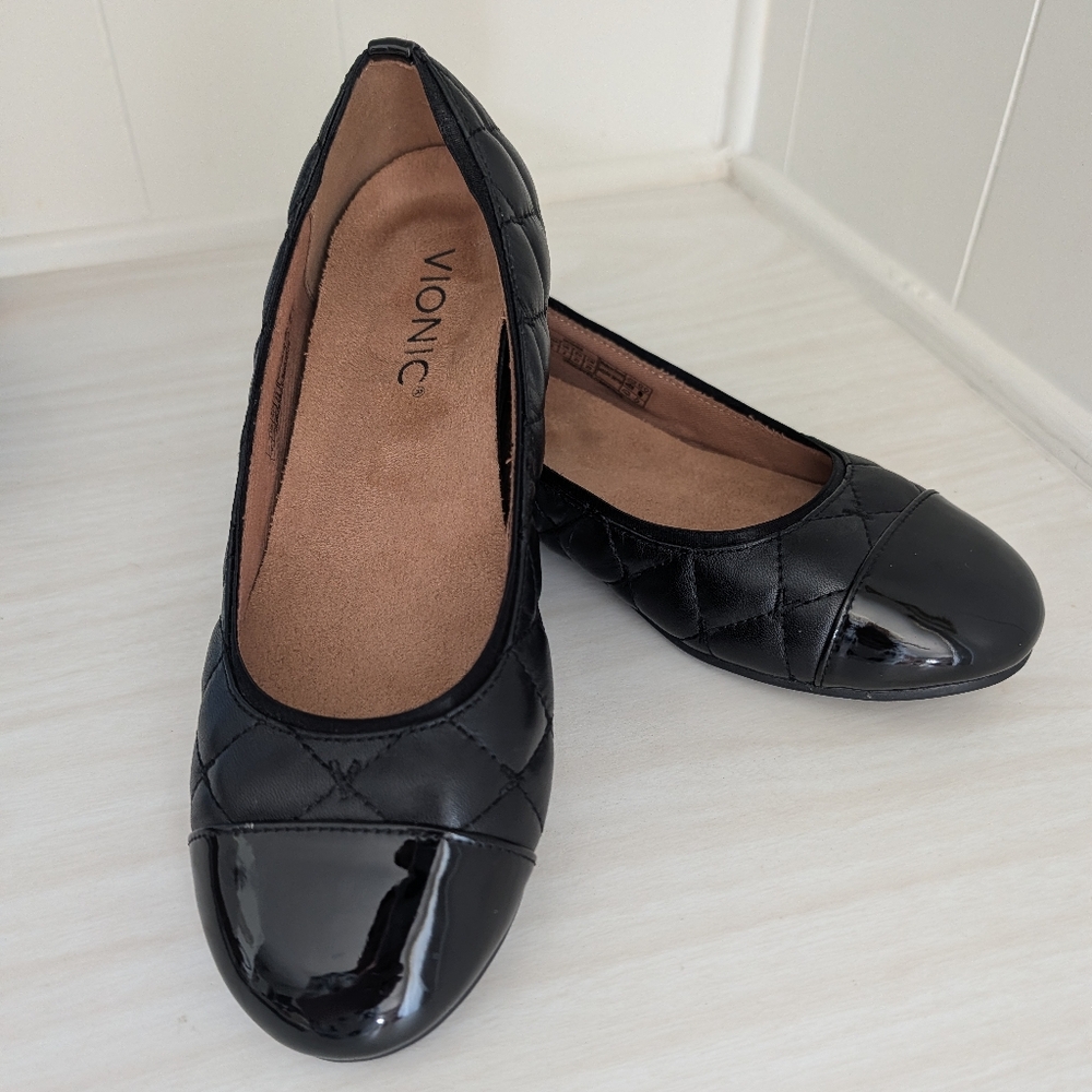 Vionic Black Desiree Quilted Leather Flats Size 6